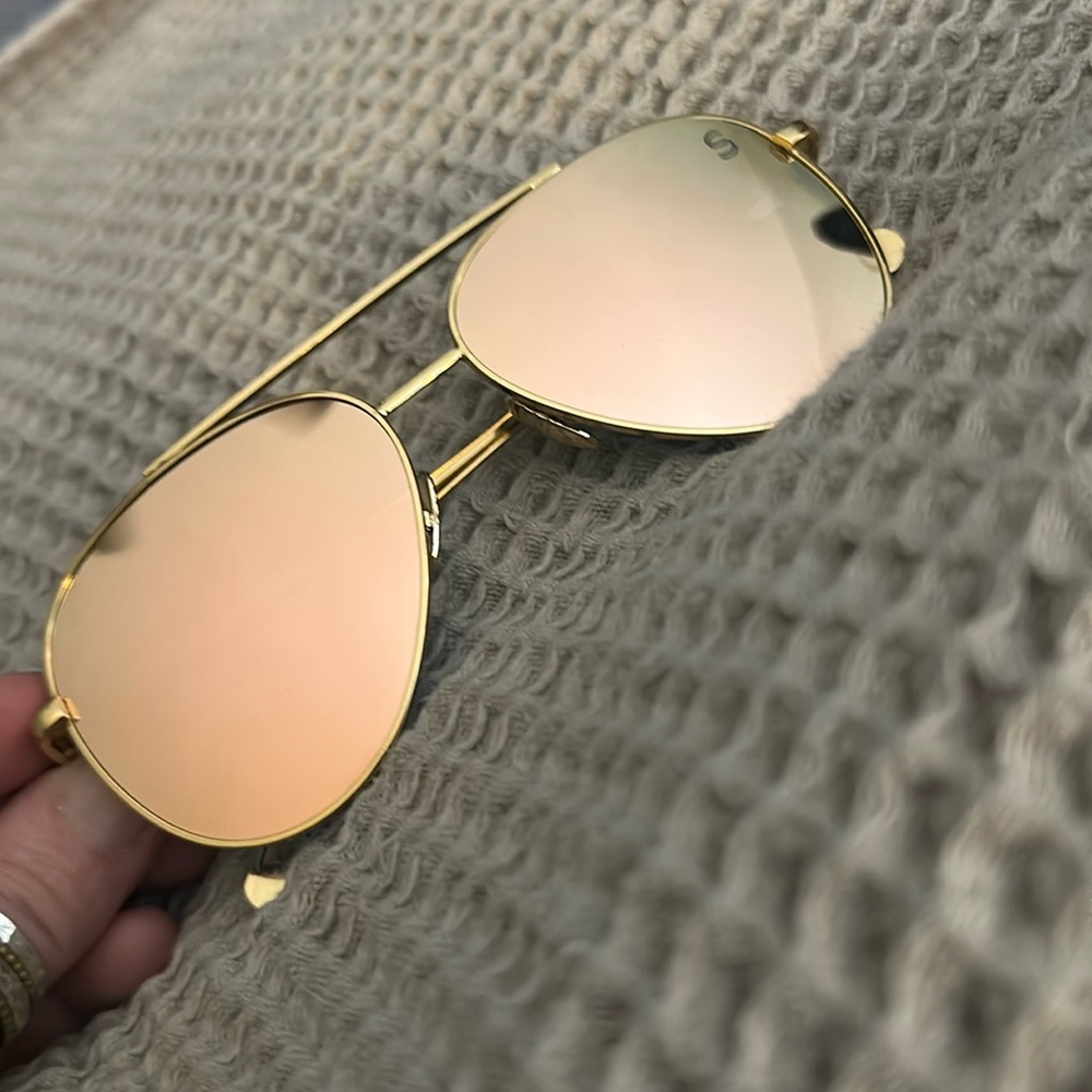 Aviator style pink iridescent lenses ☀️